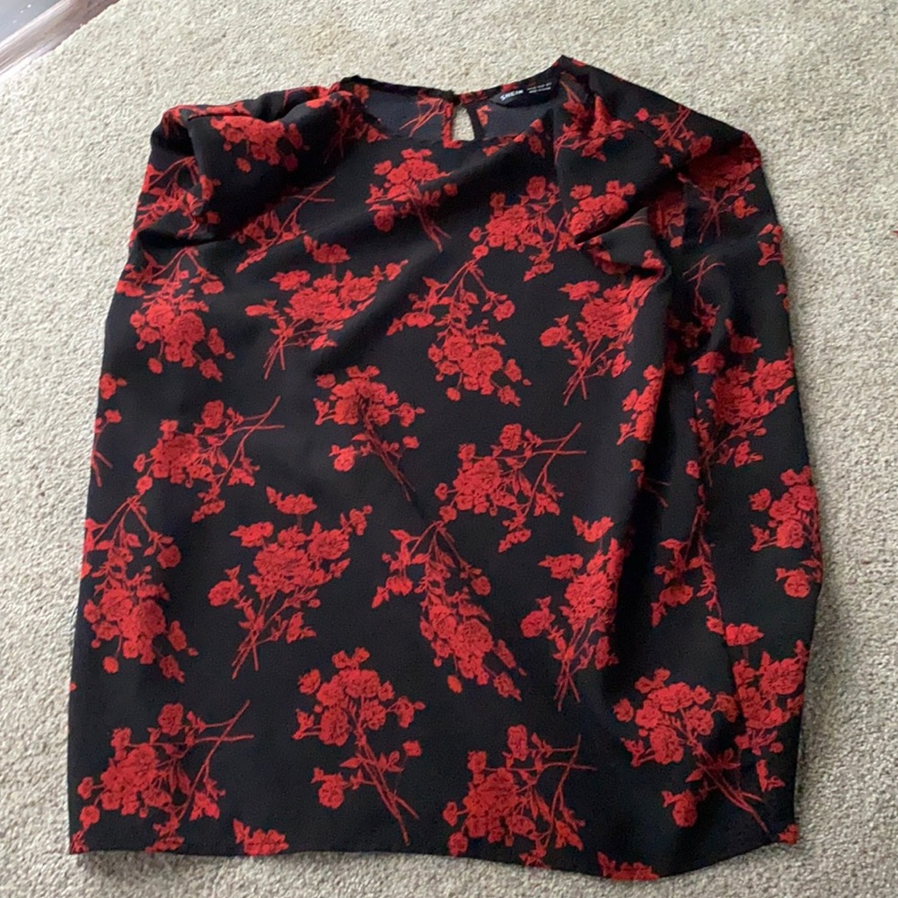 floral top with shoulder pads